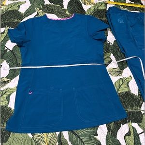 Love scrub medium top XS bottom blue
